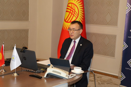 Улуттук банктын төрагасы   Кыргыз Республикасындагы акча-кредит саясатынын негизги багыттары   жөнүндө студенттерге айтып берди 