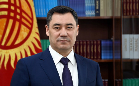 Кыргыз Республикасынын Президенти Садыр Жапаров бүгүн, 10-майда, банк кызматкерлерин кесиптик майрамы менен куттуктады.