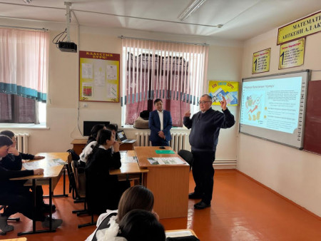 Нарын районунун Жалгыз-Терек айылында лекция